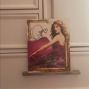 COPY - SIGNED Taylor swift speak now autograph
